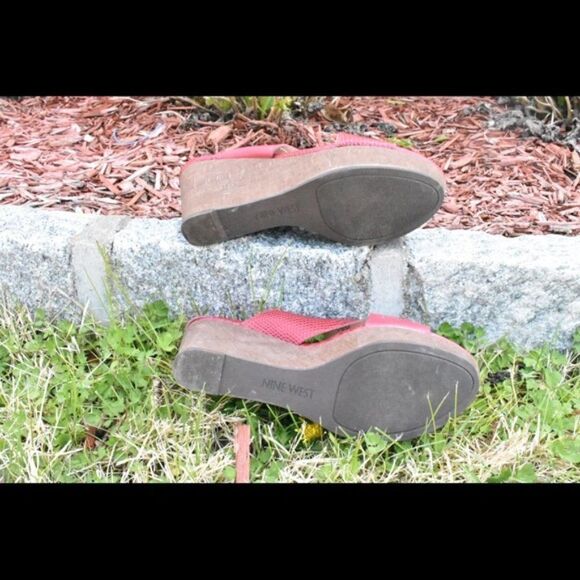 Nine West women’s Red Cris-Cross sandals 9 1/2 - Picture 2 of 2